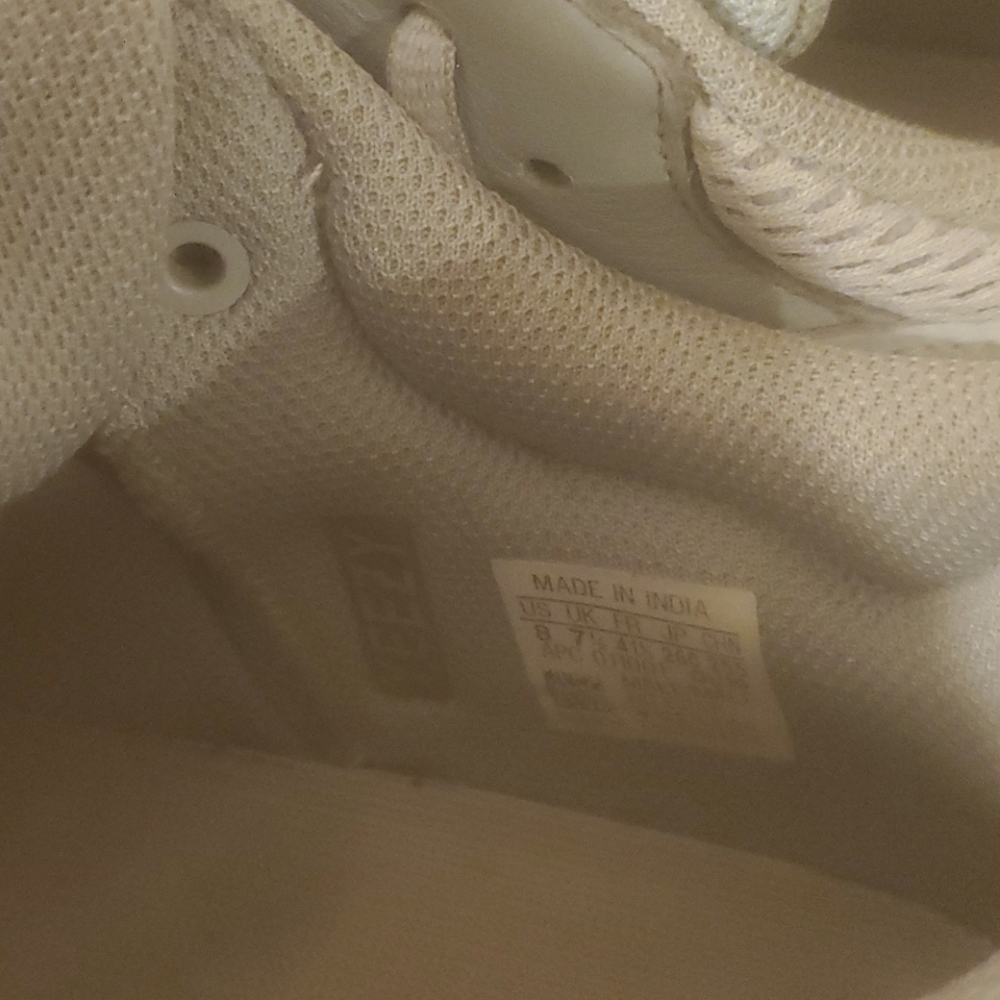 Yeezy - Picture 3 of 4